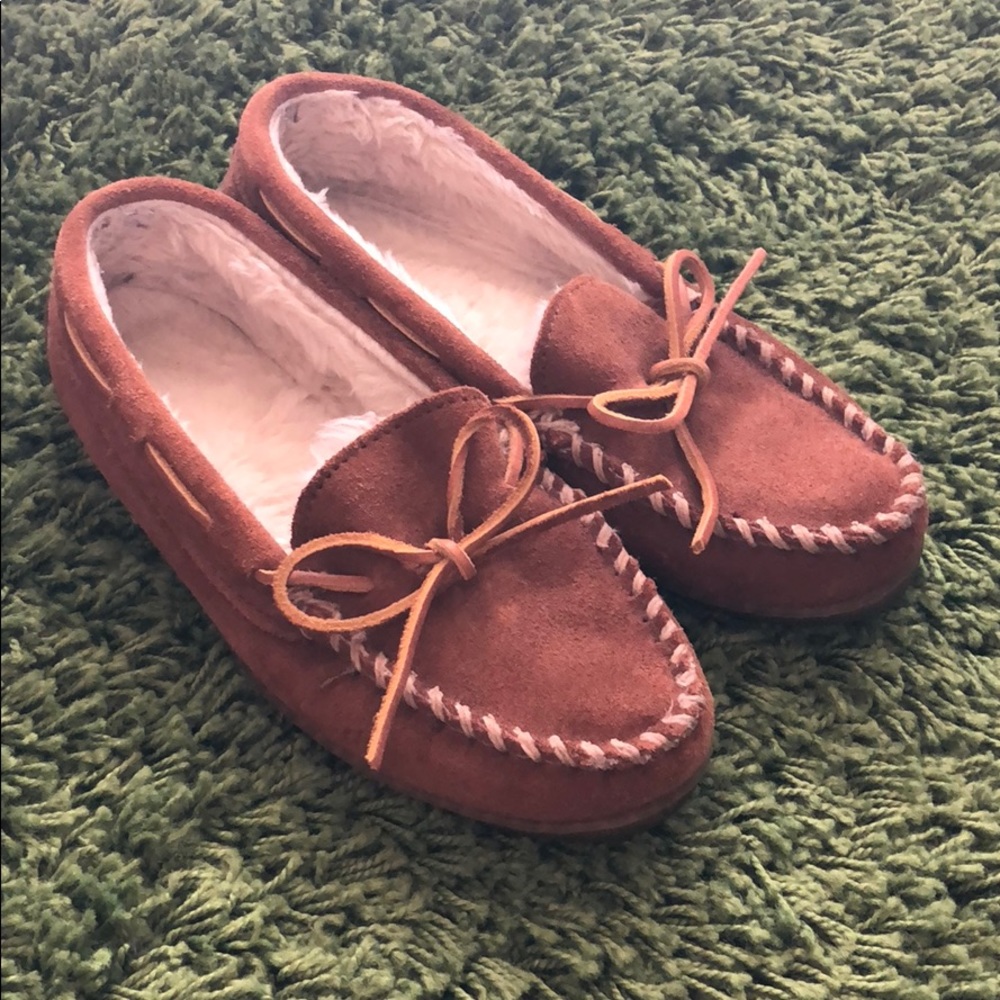 minnetonka bedroom shoes